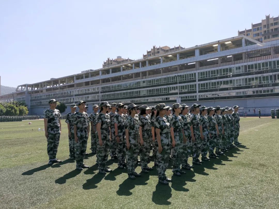 军歌嘹亮，沙场点兵——筠连县中学举行高2020级新生军训开营仪式8.jpg