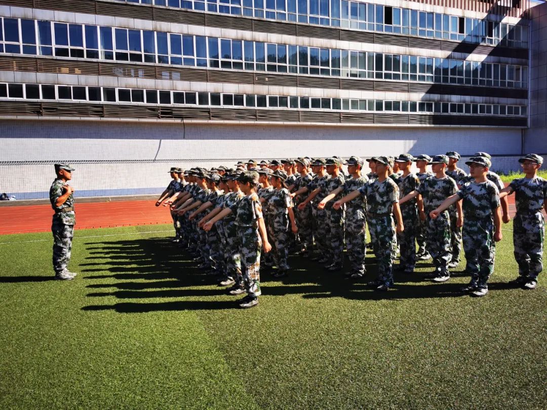 军歌嘹亮，沙场点兵——筠连县中学举行高2020级新生军训开营仪式10.jpg