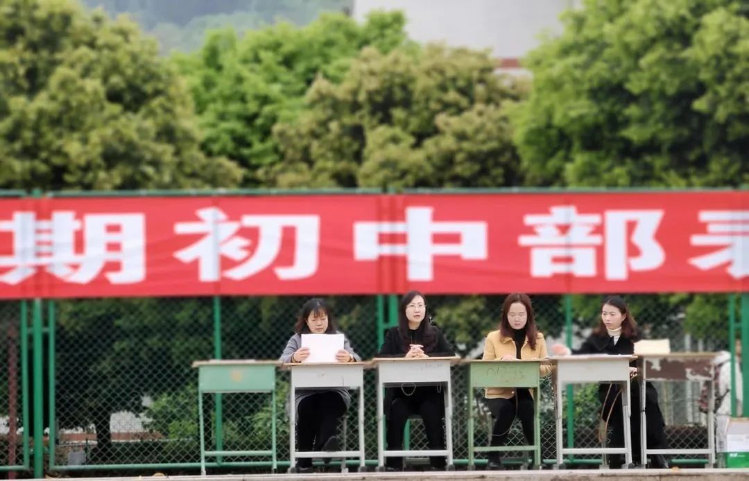 筠连县中学初中部举行2021年春期表彰大会1.jpg